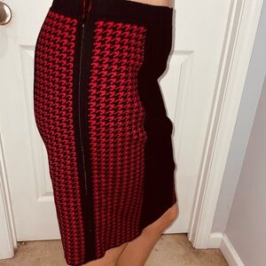 New Doncaster Red and Black Houndstooth skirt. Sz. Sm. So Cute!